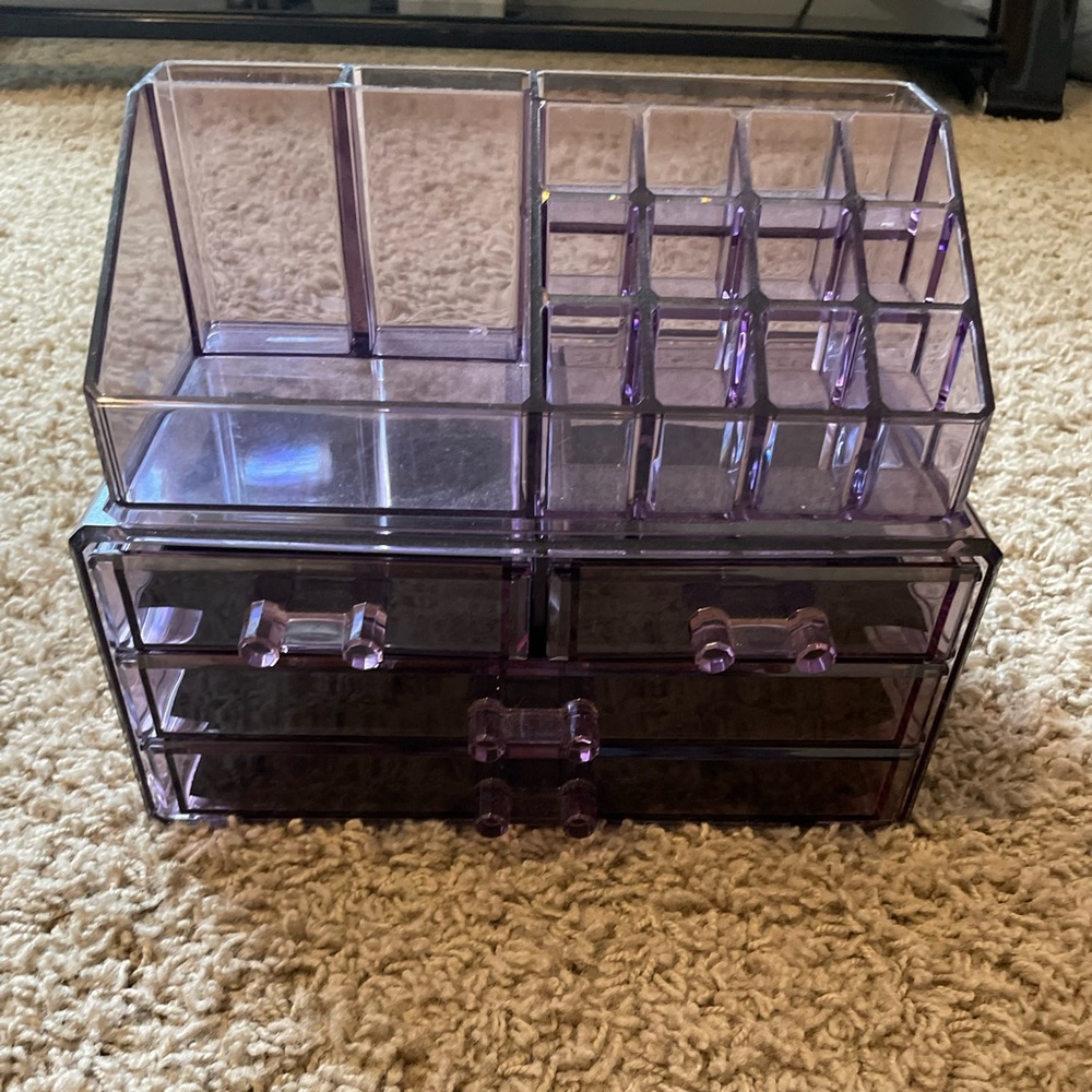 makeup organizer